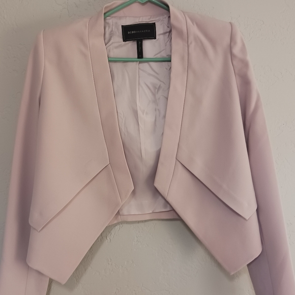 BCBG Jackets & Blazers - BCBG MAXAZRIA Blazer Short Sz  XS.        Ligh Pink
